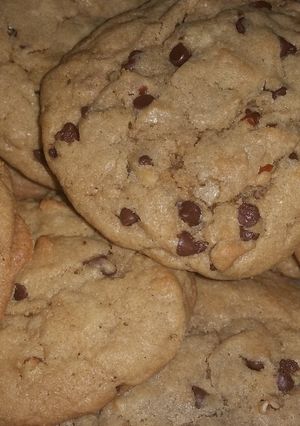 A picture of Chewy Chocolate Chip Cookies.