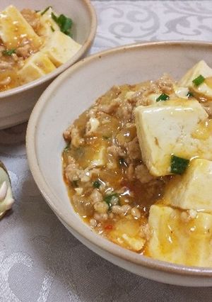 A picture of Mapo Tofu with Onion.