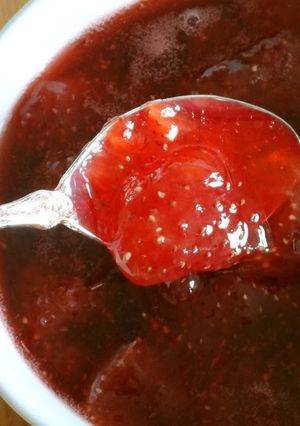 A picture of Easy Strawberry Jam in a Microwave.