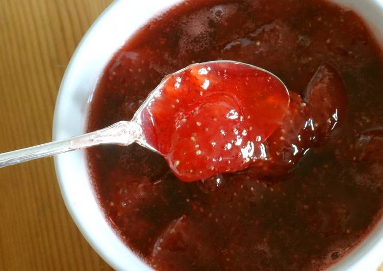 Easy Strawberry Jam in a Microwave