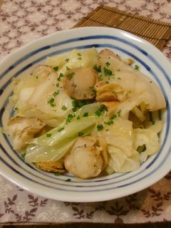 A picture of Cabbage and Baby Scallops Steamed With Olive Oil.