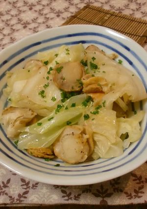 A picture of Cabbage and Baby Scallops Steamed With Olive Oil.