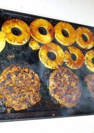 A picture of Ray's' Al Pastor hamburgers.