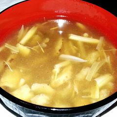 A picture of Fish maw soup with tiger lily and chinese mushroom.