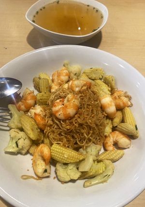 Hình của món Mì gói xào tôm.
