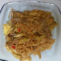 A picture of Beef Fried Noodles (Thai style).