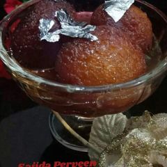A picture of Gulab Jamun.