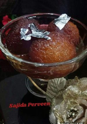 A picture of Gulab Jamun.