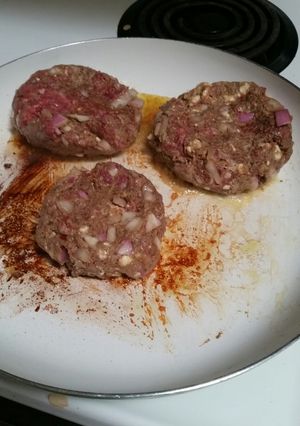 A picture of Elk burgers.