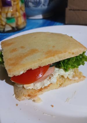 Foto resep Roti dari tepung almond (Karbohidrat rendah (low carb)) dengan isian salad telur