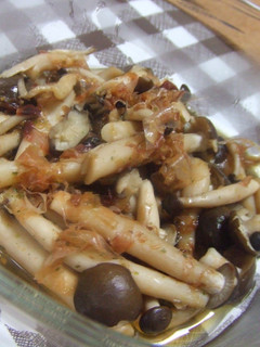 A picture of 2 Minutes in the Microwave Easy Shimeji Mushrooms with Ponzu Sauce.