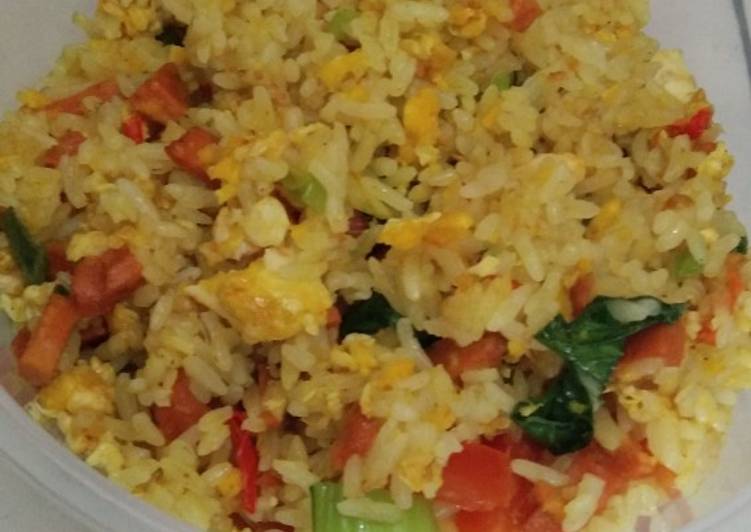 Nasi goreng kunyit