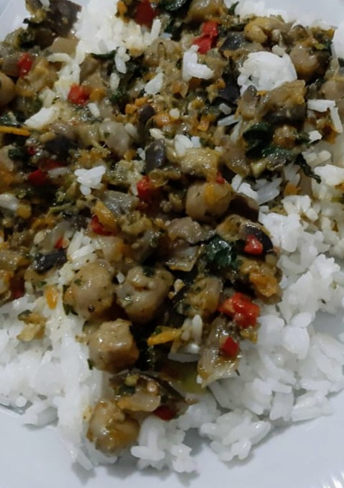 Una foto de Berenjenas, garbanzos y tofu