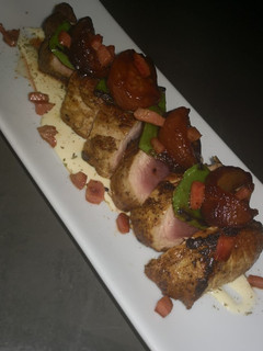 Una foto de Solomillo con tomate confitado y crema camembert