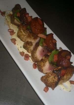 Una foto de Solomillo con tomate confitado y crema camembert
