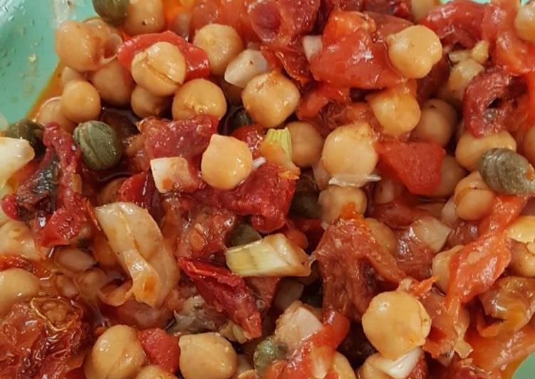 Ensalada de garbanzos con tomates secos