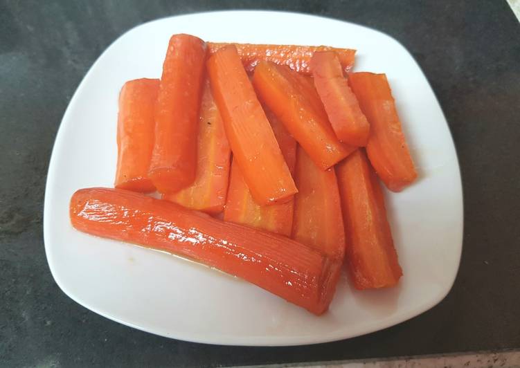 How to Make Any-night-of-the-week Roasted Carrots in Honey and a drop of Brandy. 😍
