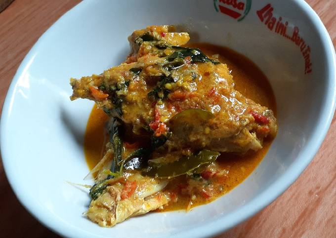 Gulai Ikan Topping Dedaunan