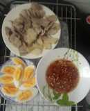 Thịt heo luộc ăn với trứng