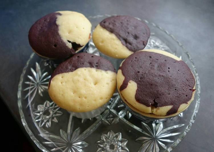 Steps to Prepare Quick Mixed cupcakes vanilla and chocolate microwave