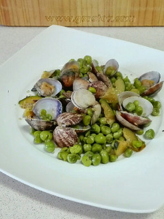 Una foto de Guisantes con almejas
