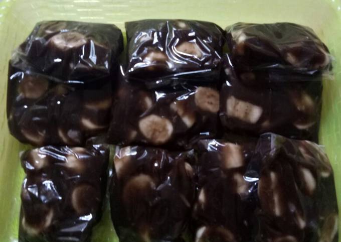 Resep: Es puding coklat isi pisang Bunda Pasti Bisa