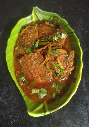 পেঁয়াজ দিয়ে মাছের ঝাল (Peyaj diye macher jhal recipe in Bengali) রেসিপির প্রধান ছবি