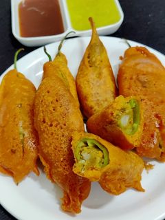जोधपुरी मिर्ची पकौड़ा (Jodhpuri mirchi vada recipe in hindi) रेसिपी मुख्य फोटो
