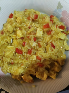 Una foto de Arroz con pollo y curry