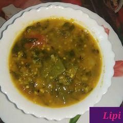 A picture of Palanga Dalma / palak cooked with dal & veggies.