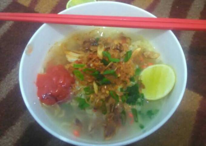 Bagaimana Menyiapkan Indomie rasa kaldu ayam with bumbu kacang pedas ala anak kost Anti Gagal