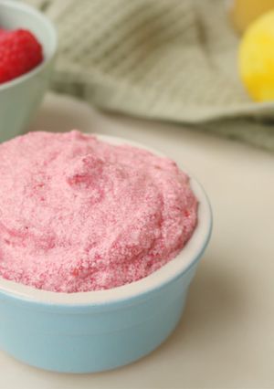 A picture of Raspberry Lemon Buttercream Frosting.