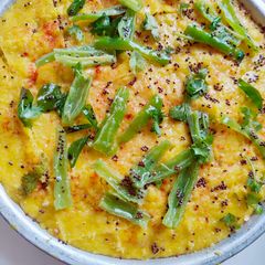 A picture of गुजराती खमन ढोकला.