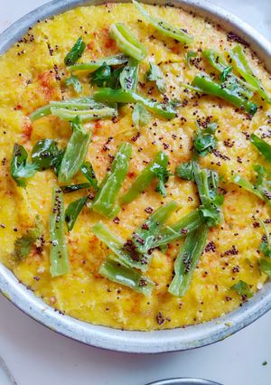 A picture of गुजराती खमन ढोकला.