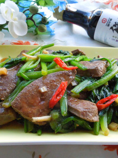 【御釀快炒提味】龜甲萬御釀醬油菠菜炒豬肝 的食譜成品照片