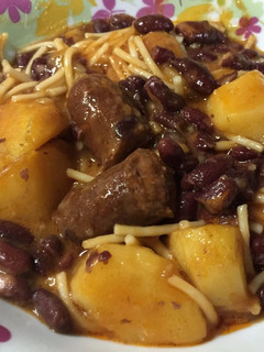 Una foto de Alubias rojas guisadas con chorizo Asturiano