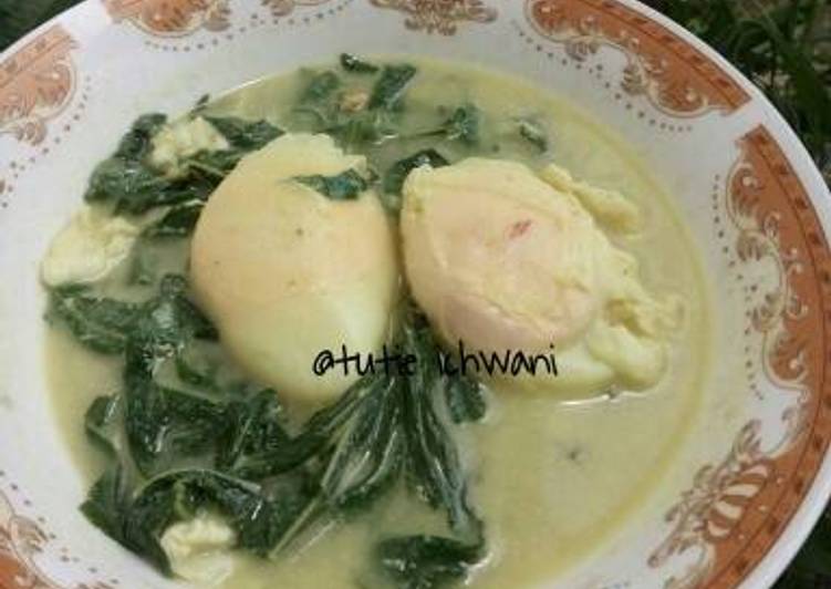 Gulai telur daun ubi