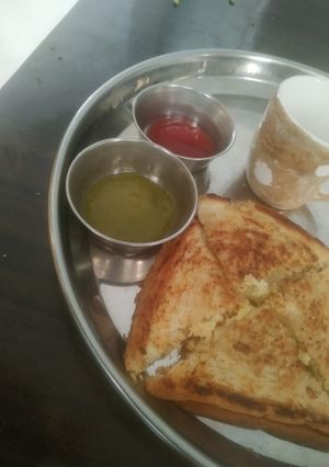 आलू सैंडविच (Aloo sandwich recipe in Hindi) रेसिपी मुख्य फोटो