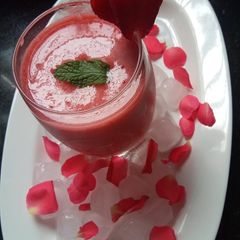 A picture of Strawberry smoothie.