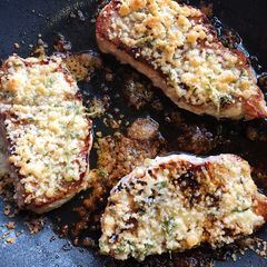 A picture of Parmesan Crusted Pork Chops.