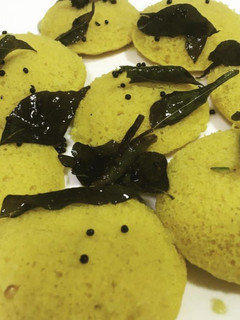 ढोकला (dhokla recipe in Hindi) रेसिपी मुख्य फोटो