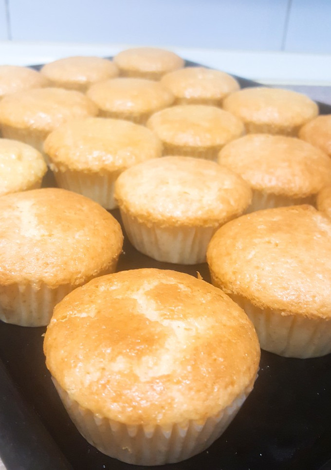 Una foto de Magdalenas de cítricos rellenas de manzana caramelizada