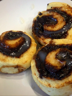 Una foto de Rolls de canela o cinnamon rolls express! Fácil y rápido