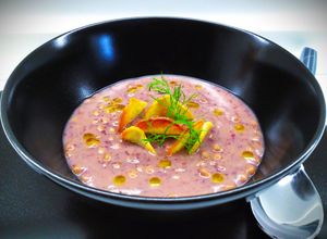 Foto di Vellutata di fagioli con lenticchie e chips di patata americana