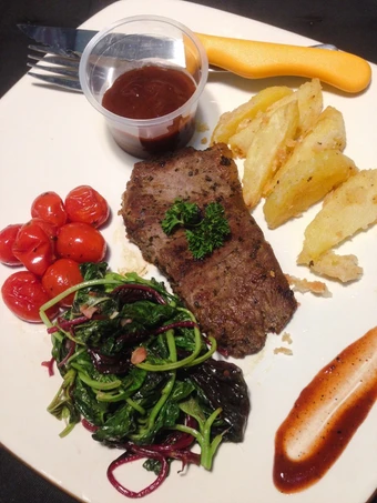 Langkah Mudah untuk Menyiapkan Resep Sirloin steak with barbeque sauce yang Uenak Anti Ribet, Mantap Sekali