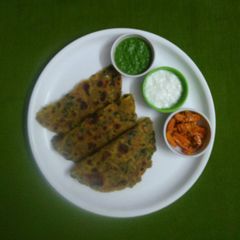 A picture of Methi thepla.