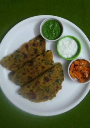 A picture of Methi thepla.