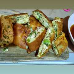A picture of Martabak telur+kuah cuko.