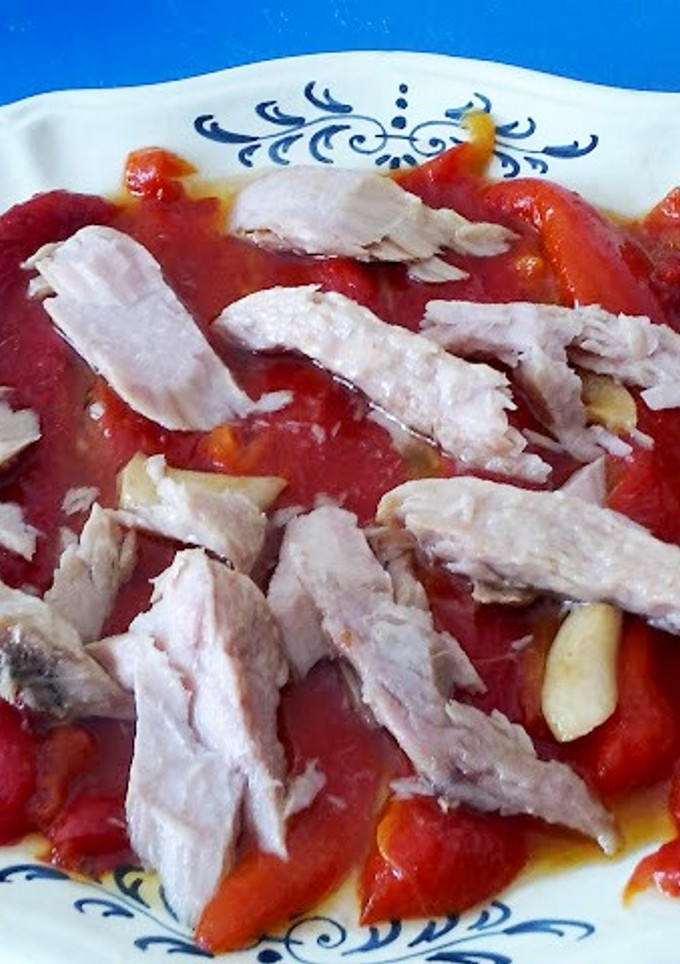 Una foto de Ensalada de pimientos asados con ventresca de atún