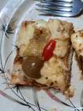 Pizza con ajíes y morrones en vinagre